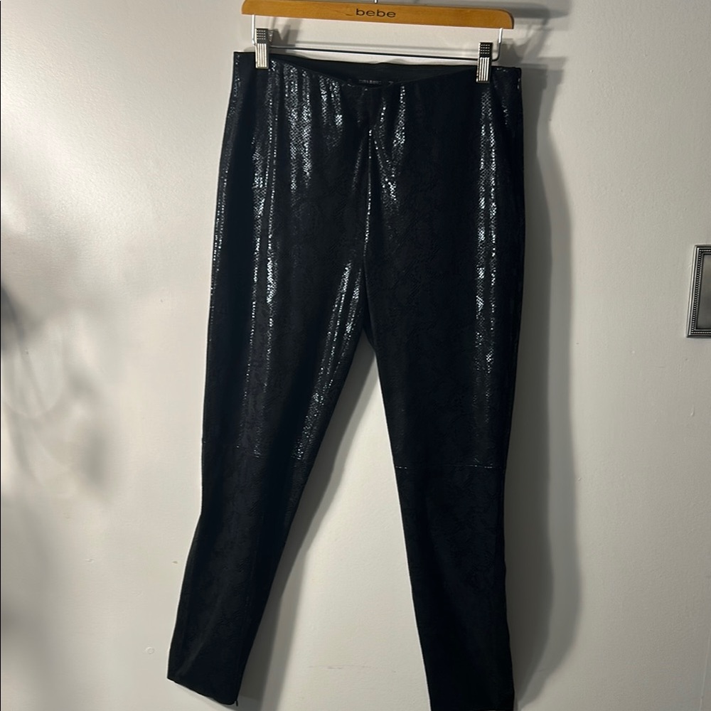 Chic Black Textured Leggings